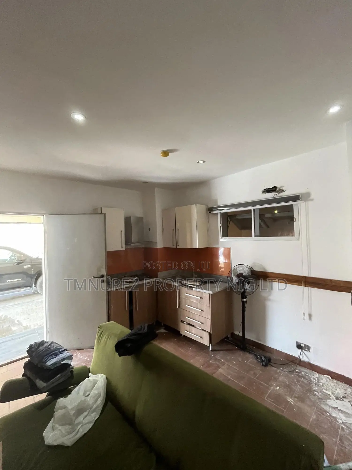 1bdrm Apartment in Agungi, Lekki for rent in Lekki