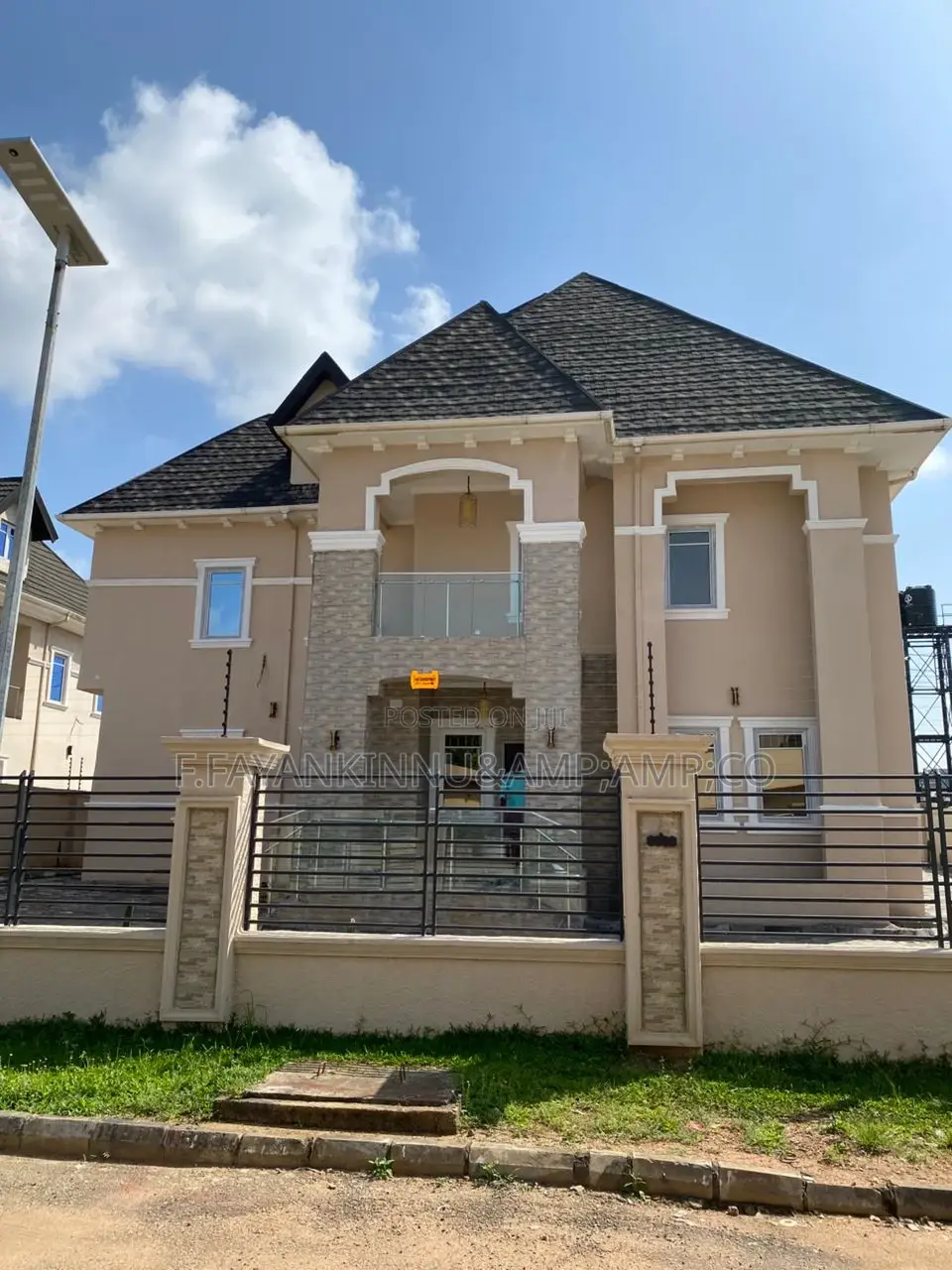 6bdrm Duplex in Apo District for sale in Apo District