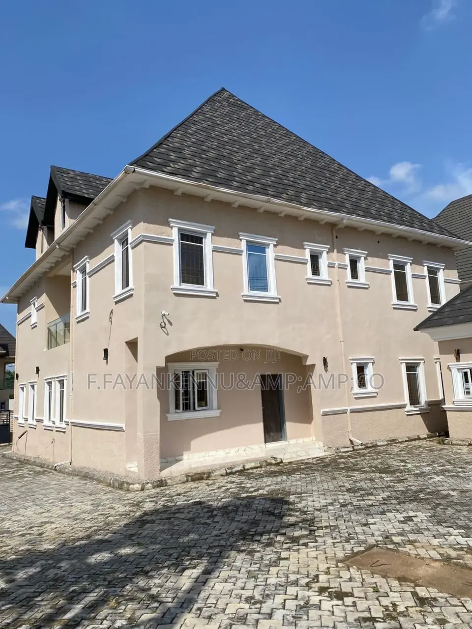 6bdrm Duplex in Apo District for sale in Apo District