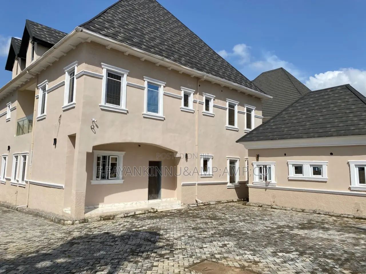 6bdrm Duplex in Apo District for sale in Apo District