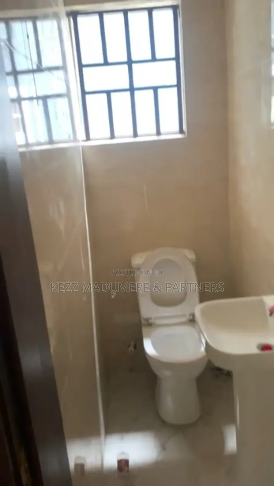 3bdrm Block of Flats in Iwofe Road Port for rent in Port-Harcourt