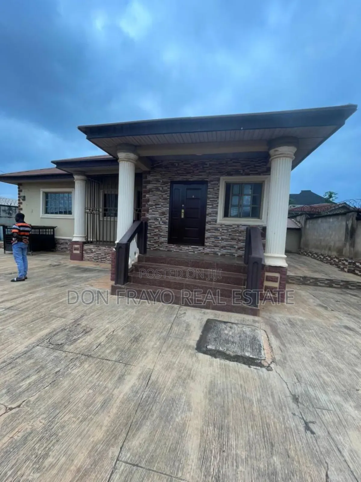 6bdrm Block of Flats in Elewuro Estate, Akobo for sale in Akobo