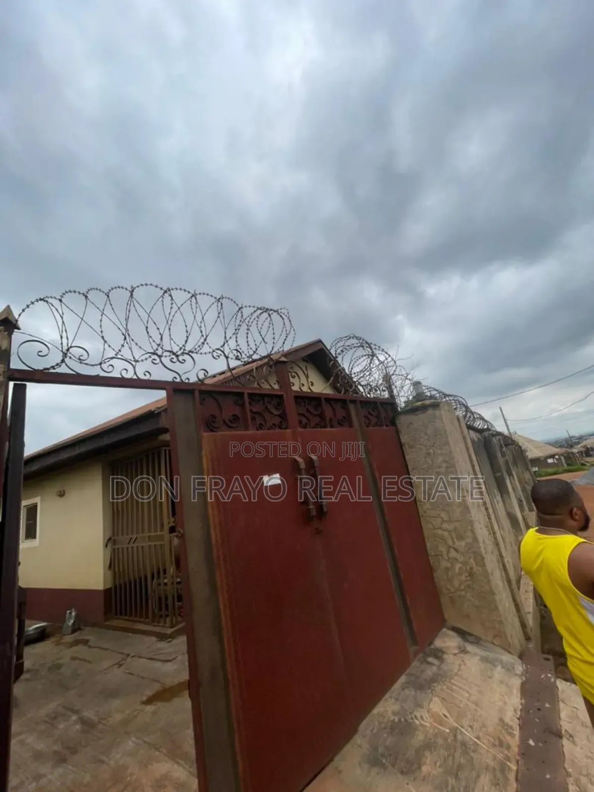 6bdrm Block of Flats in Elewuro Estate, Akobo for sale in Akobo