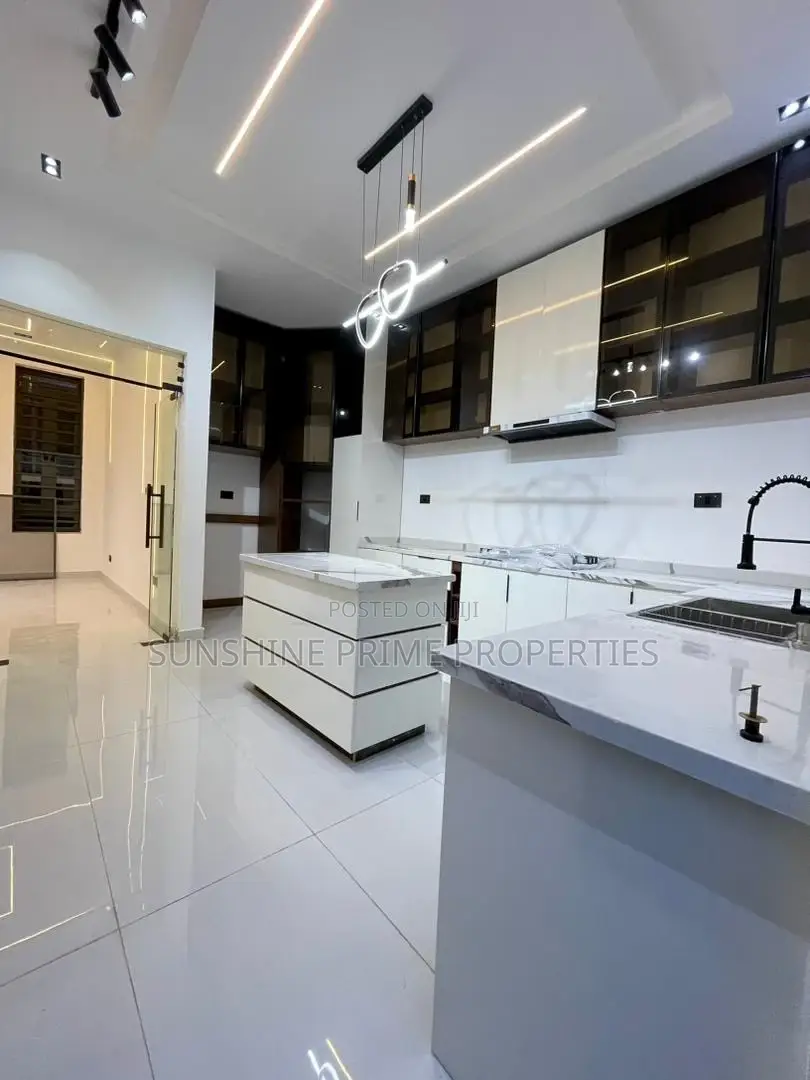 4bdrm Duplex in Lekki Ajah for sale in Ajah