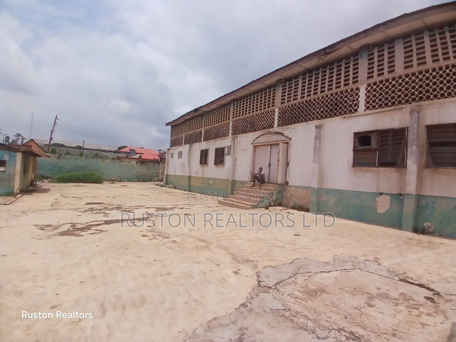Warehouse on About 2500sm Land in Ibadan