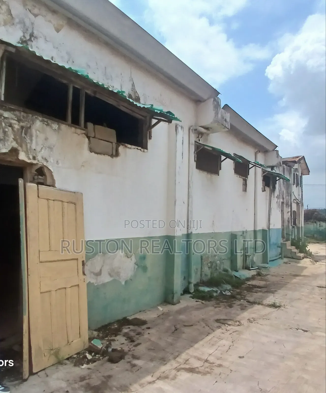 Warehouse on About 2500sm Land in Ibadan