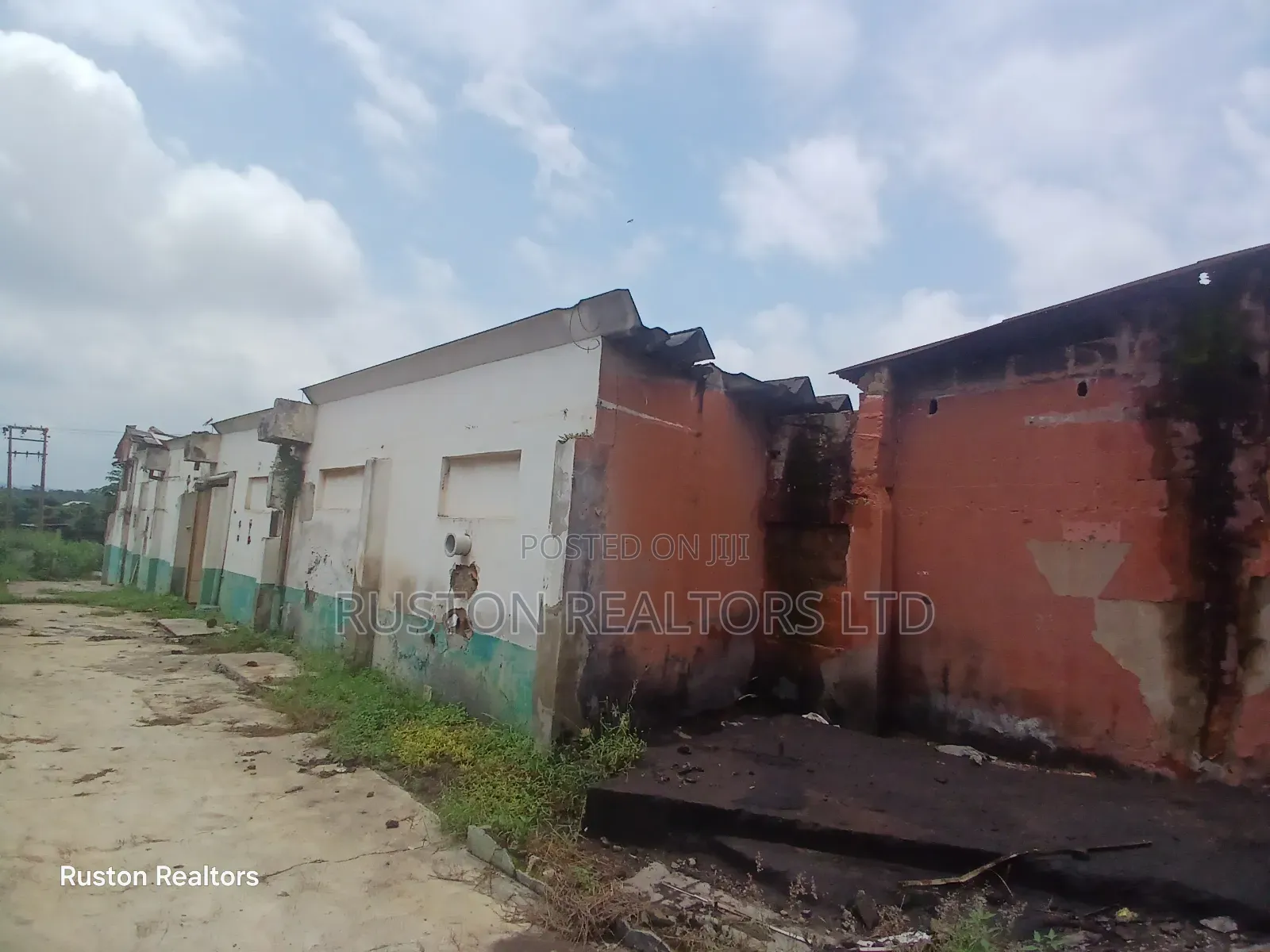 Warehouse on About 2500sm Land in Ibadan