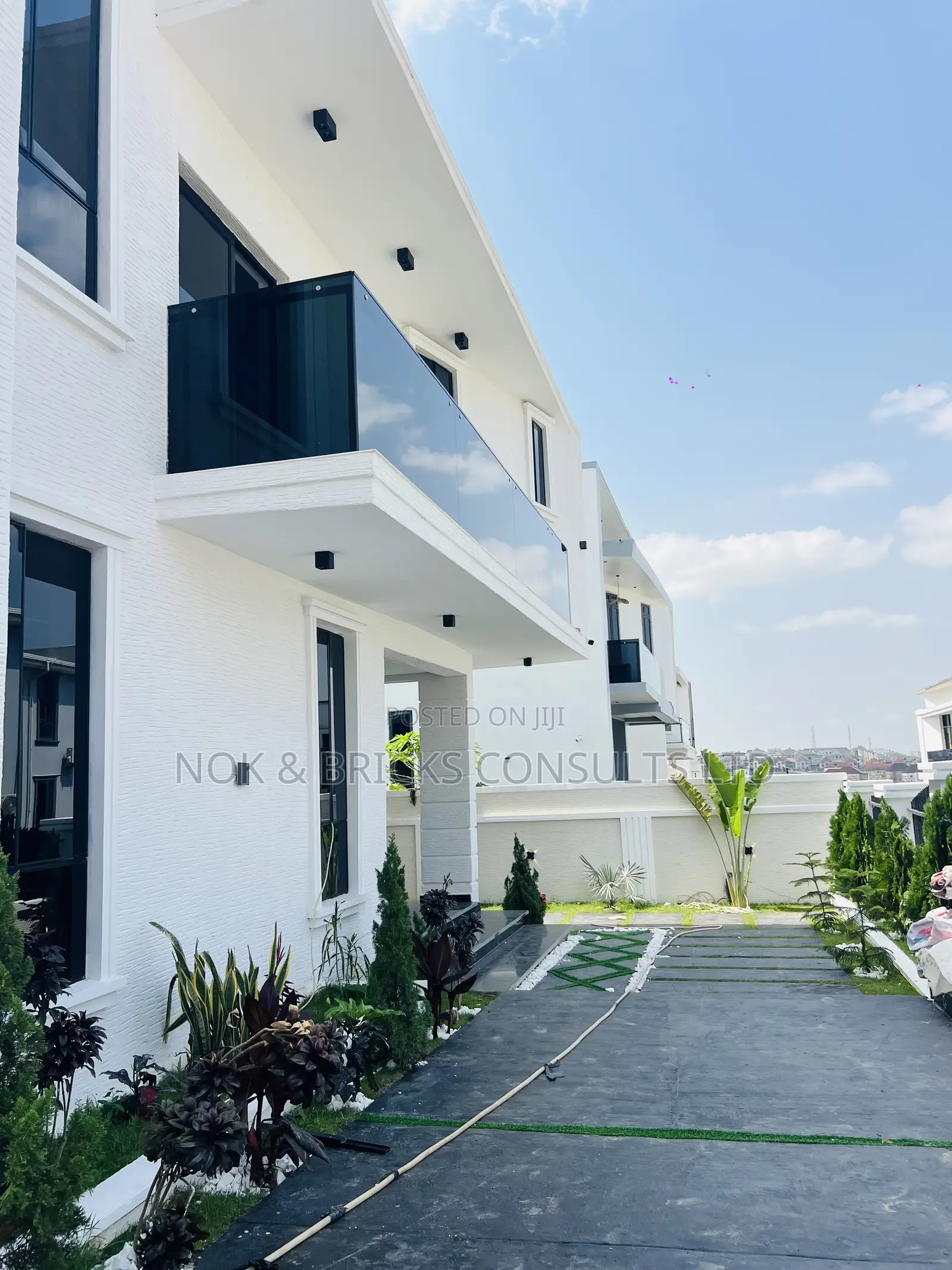 5bdrm Duplex in The Bridge for sale in Galadimawa