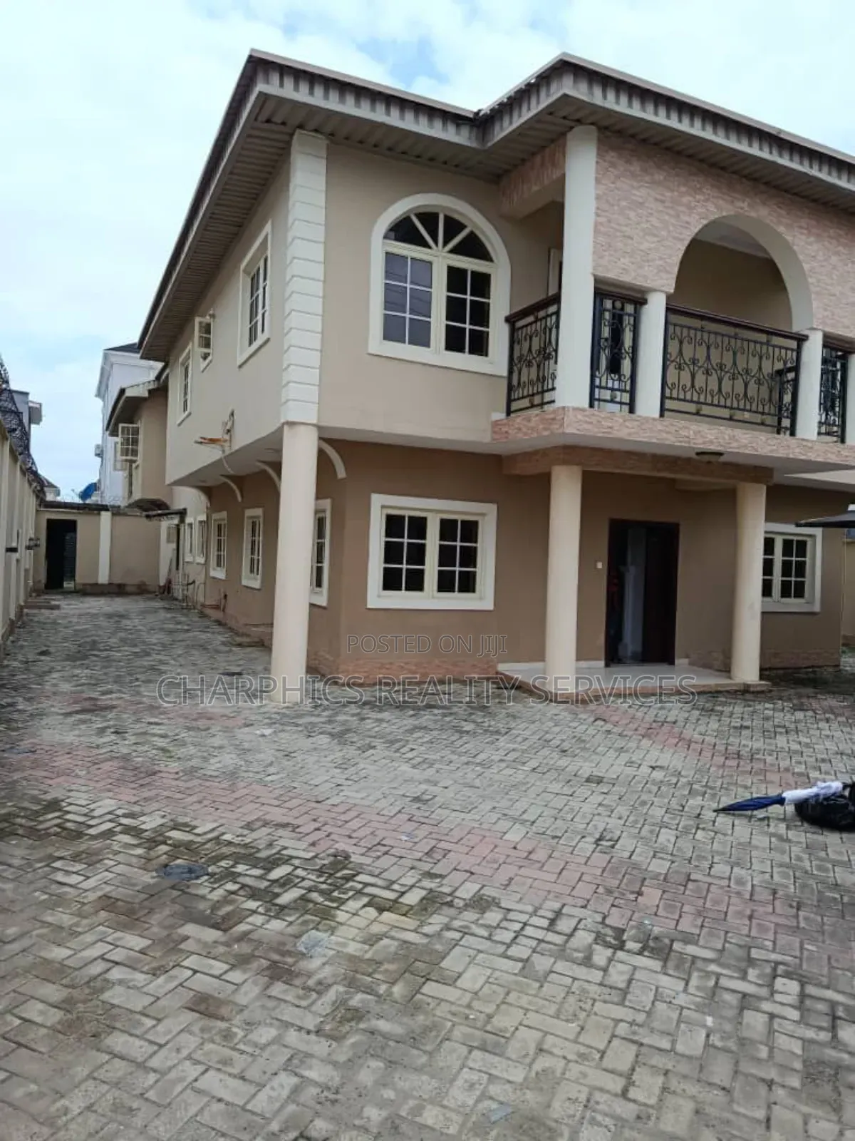 5bdrm Duplex in Agungi for rent in Agungi