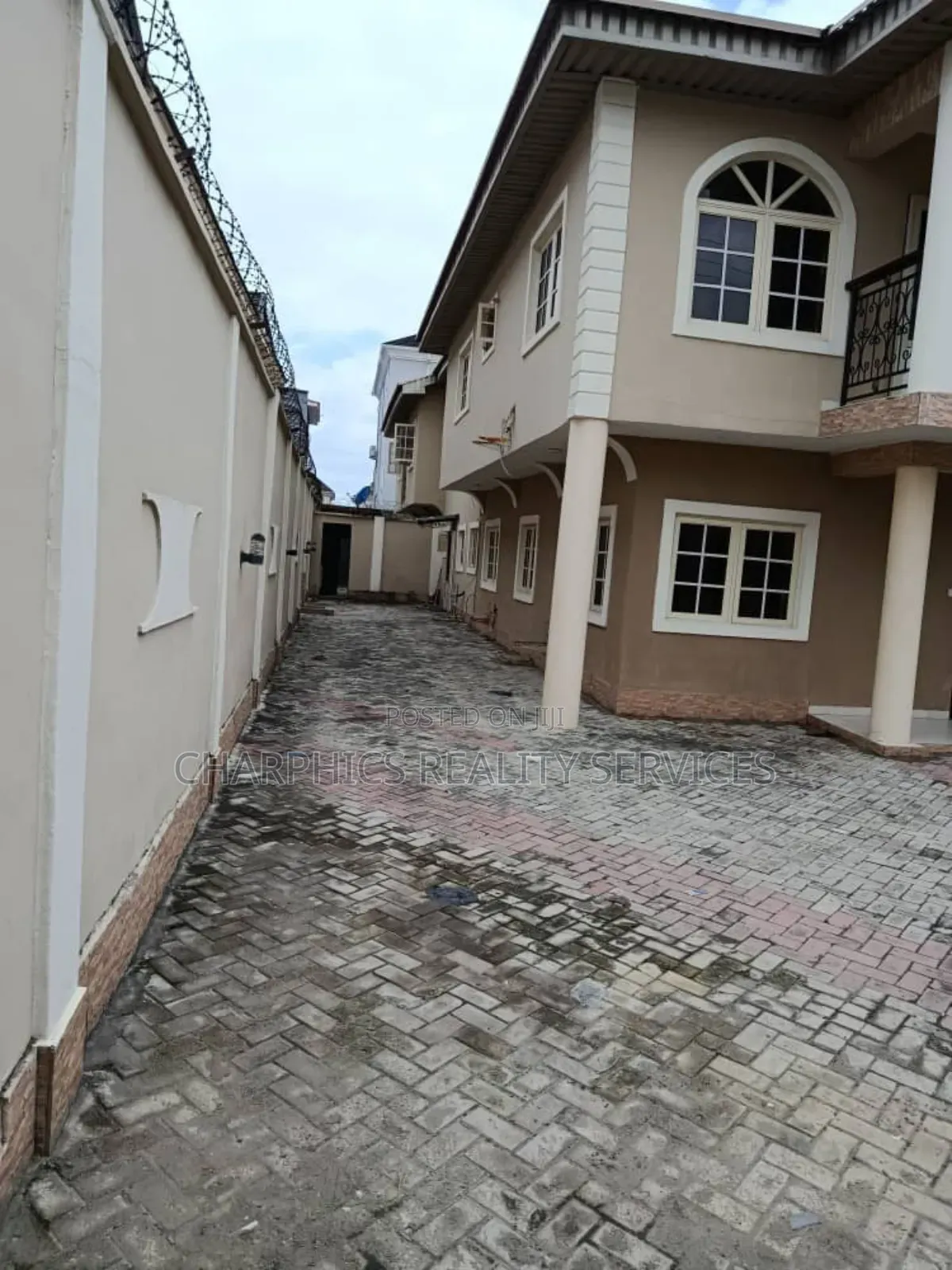 5bdrm Duplex in Agungi for rent in Agungi