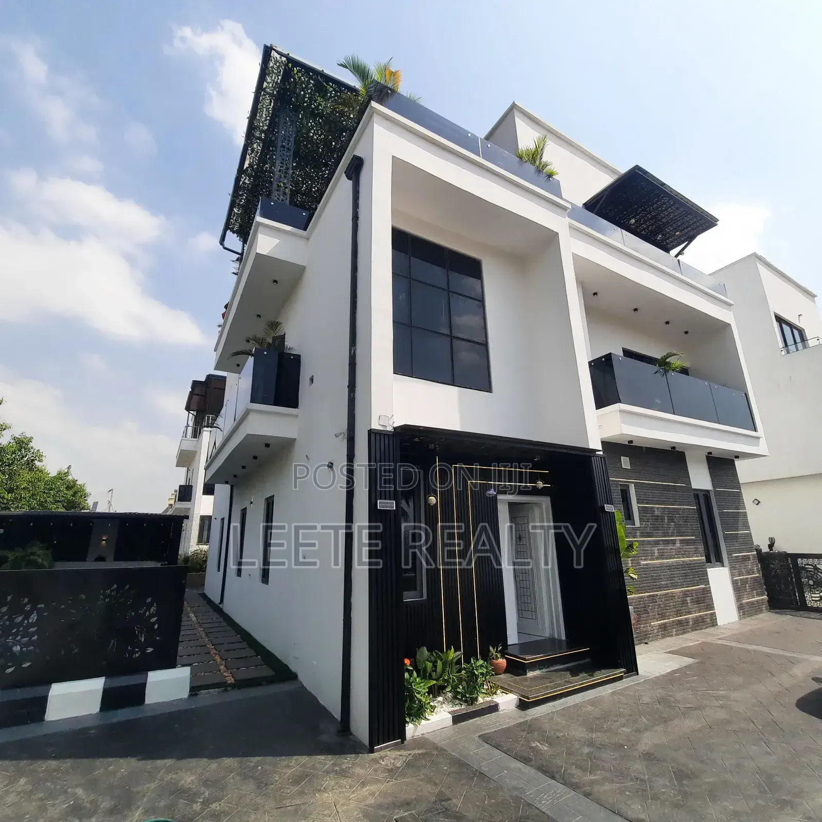 5bdrm Duplex in Kado for sale in Kado