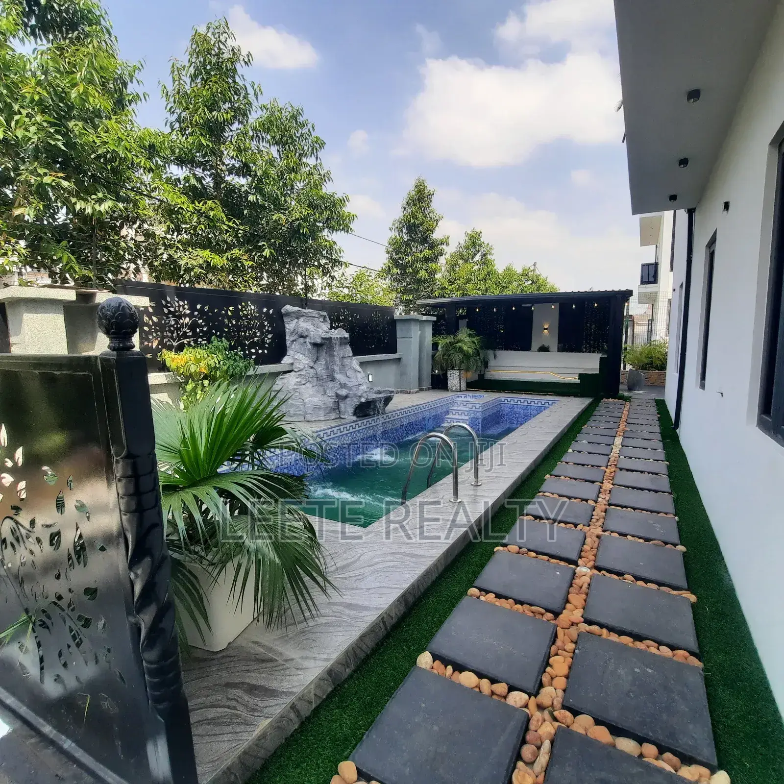 5bdrm Duplex in Kado for sale in Kado