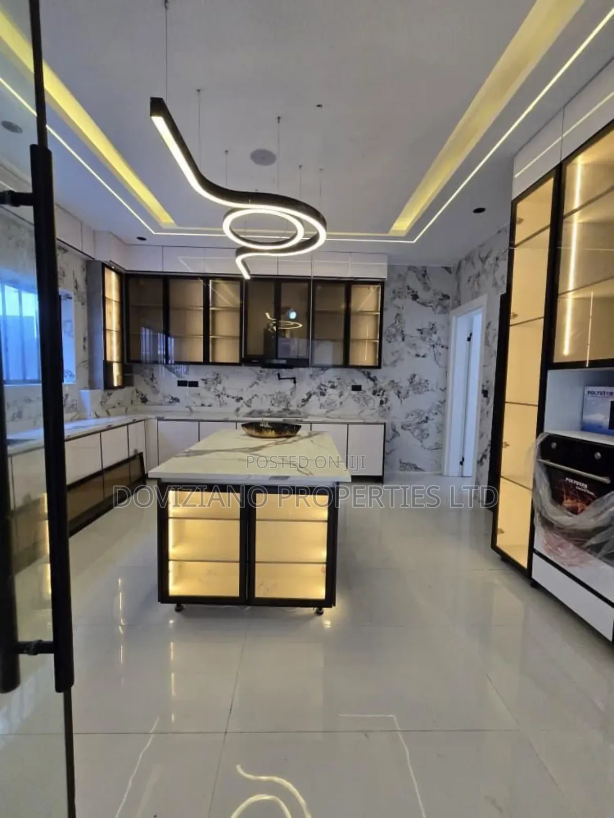 5bdrm Duplex in Lekki Phase 1 for sale in Lekki Phase 1