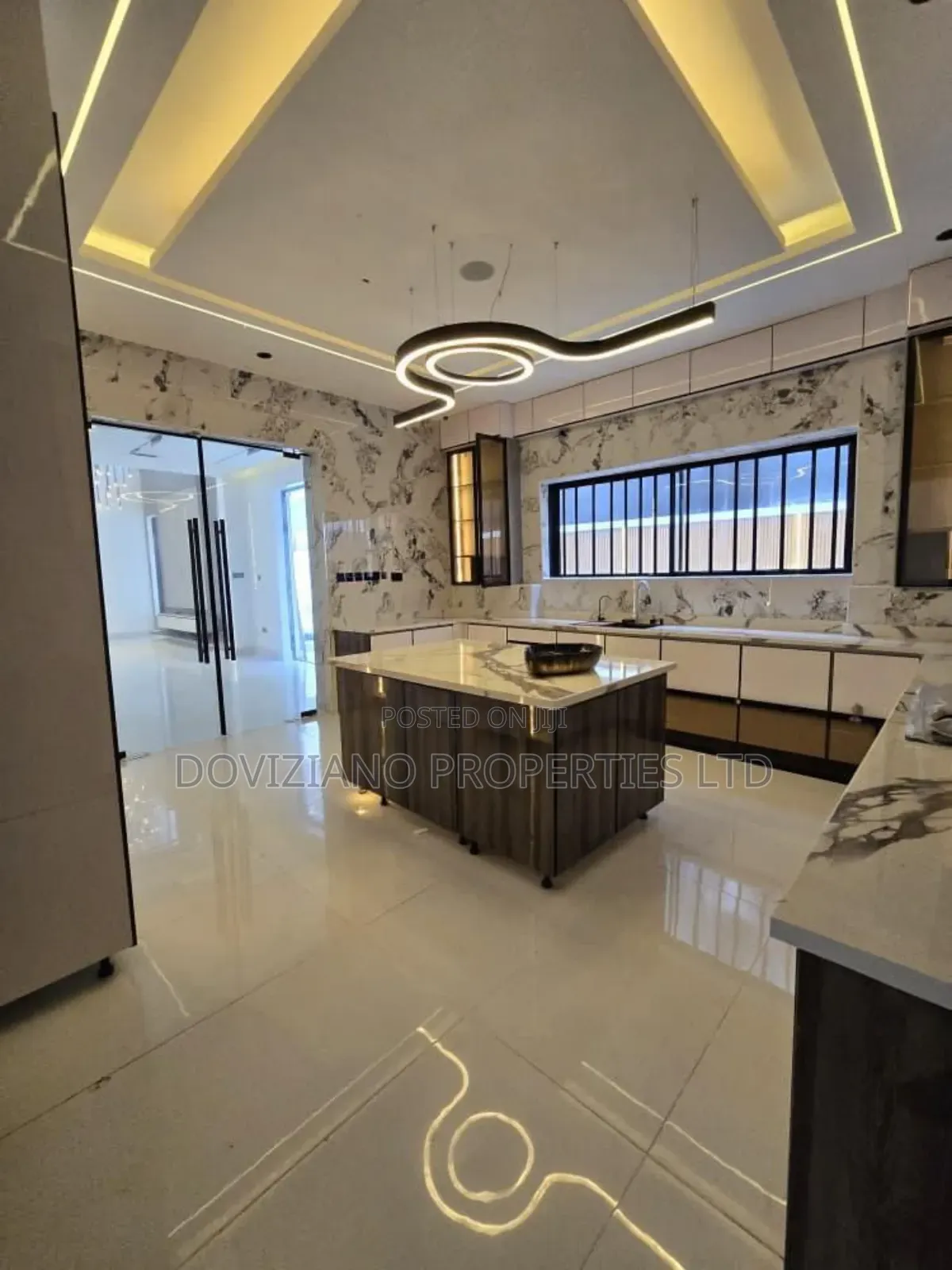 5bdrm Duplex in Lekki Phase 1 for sale in Lekki Phase 1
