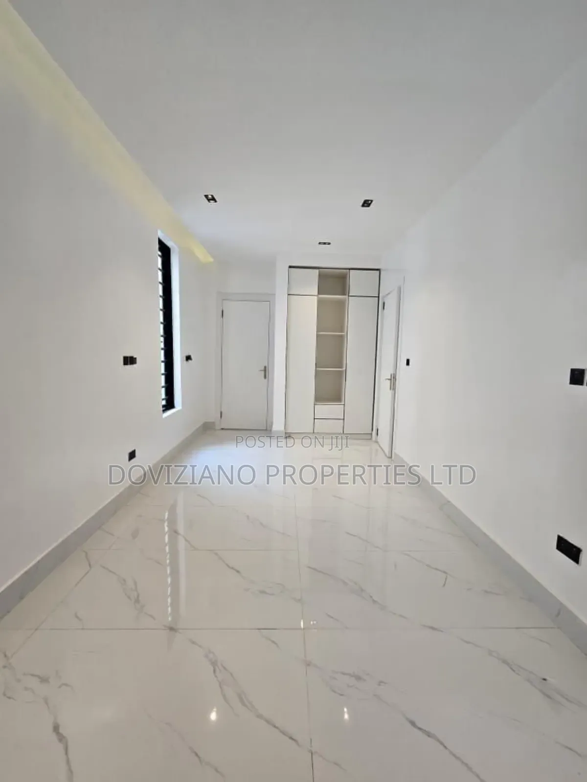 5bdrm Duplex in Lekki Phase 1 for sale in Lekki Phase 1
