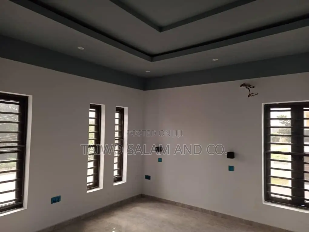 4bdrm Duplex in Dugbe (Onireke) for sale in Dugbe (Onireke)