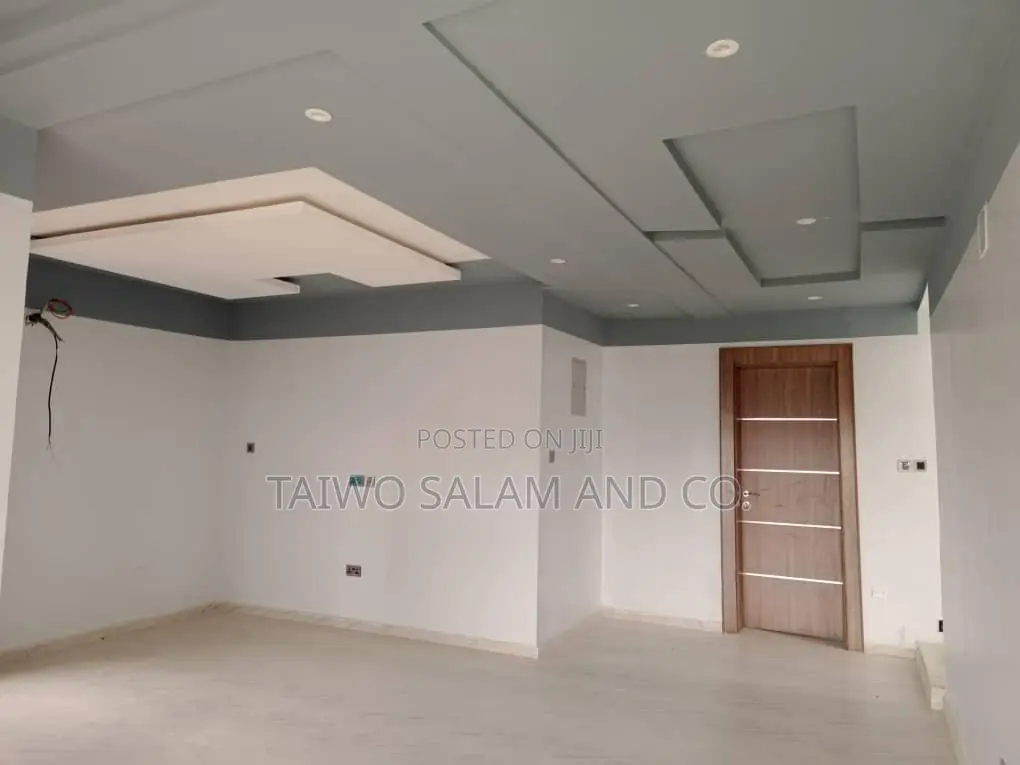 4bdrm Duplex in Dugbe (Onireke) for sale in Dugbe (Onireke)