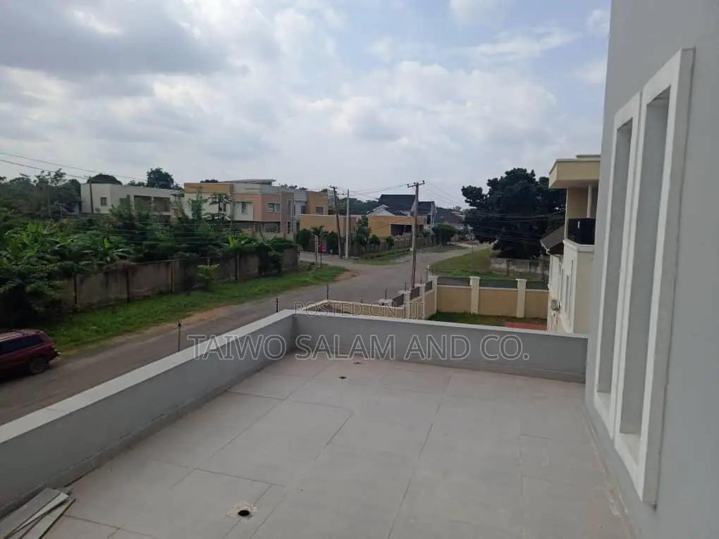 4bdrm Duplex in Dugbe (Onireke) for sale in Dugbe (Onireke)