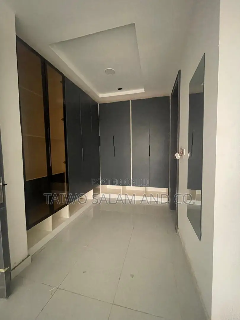 5bdrm Duplex in Agodi for sale in Agodi