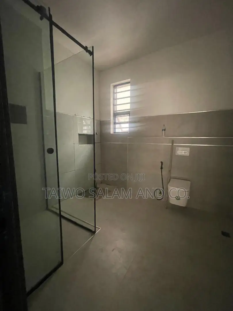 5bdrm Duplex in Agodi for sale in Agodi
