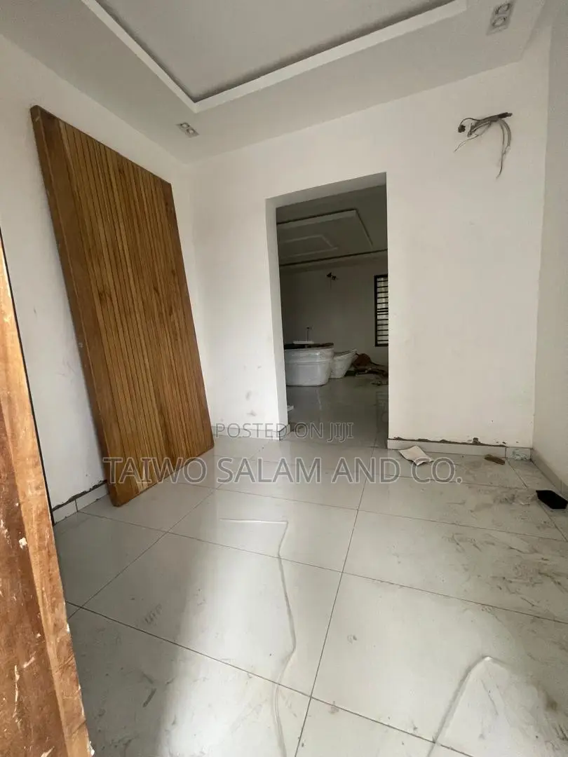 5bdrm Duplex in Agodi for sale in Agodi