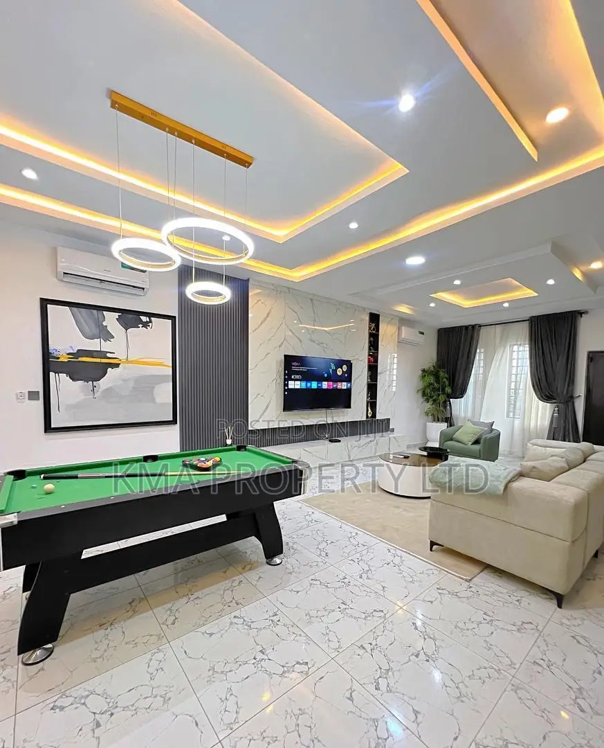 Luxurious 2 Bedroom Penthouse Apartment in Ikate