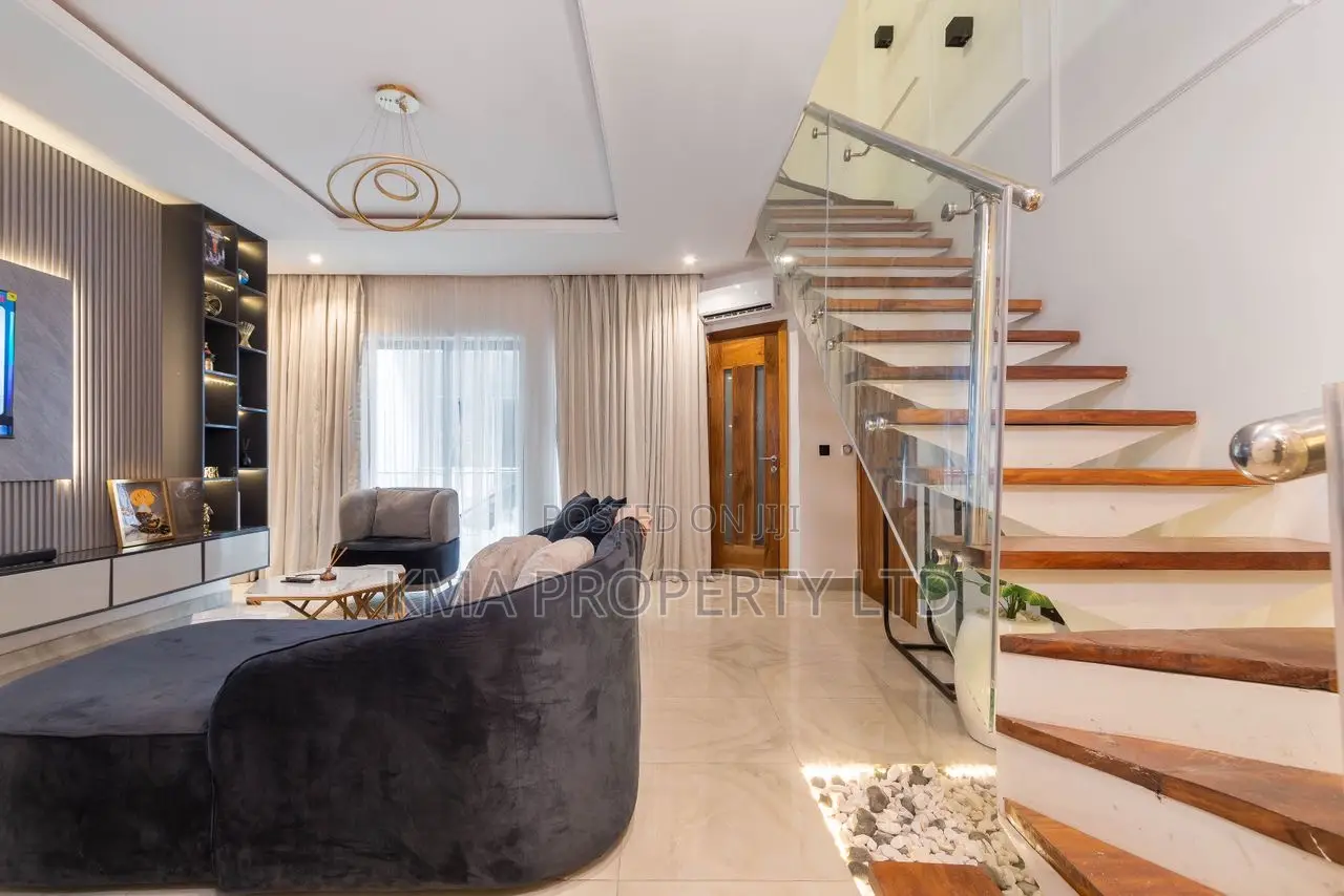 Luxurious 2 Bedrooms Penthouse Maisonette in Lekki Phase 1