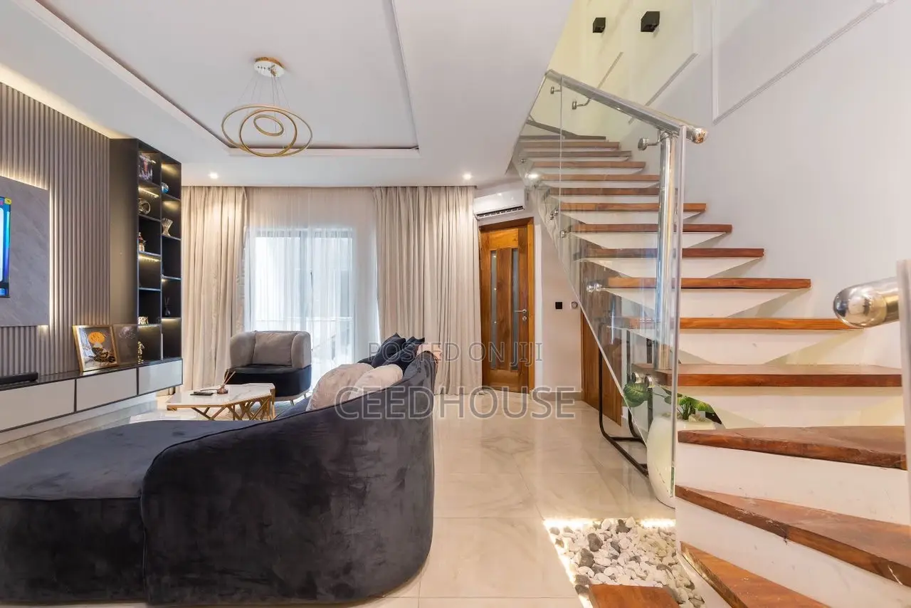 Luxurious 2 Bedrooms Penthouse Maisonette in Lekki Phase 1