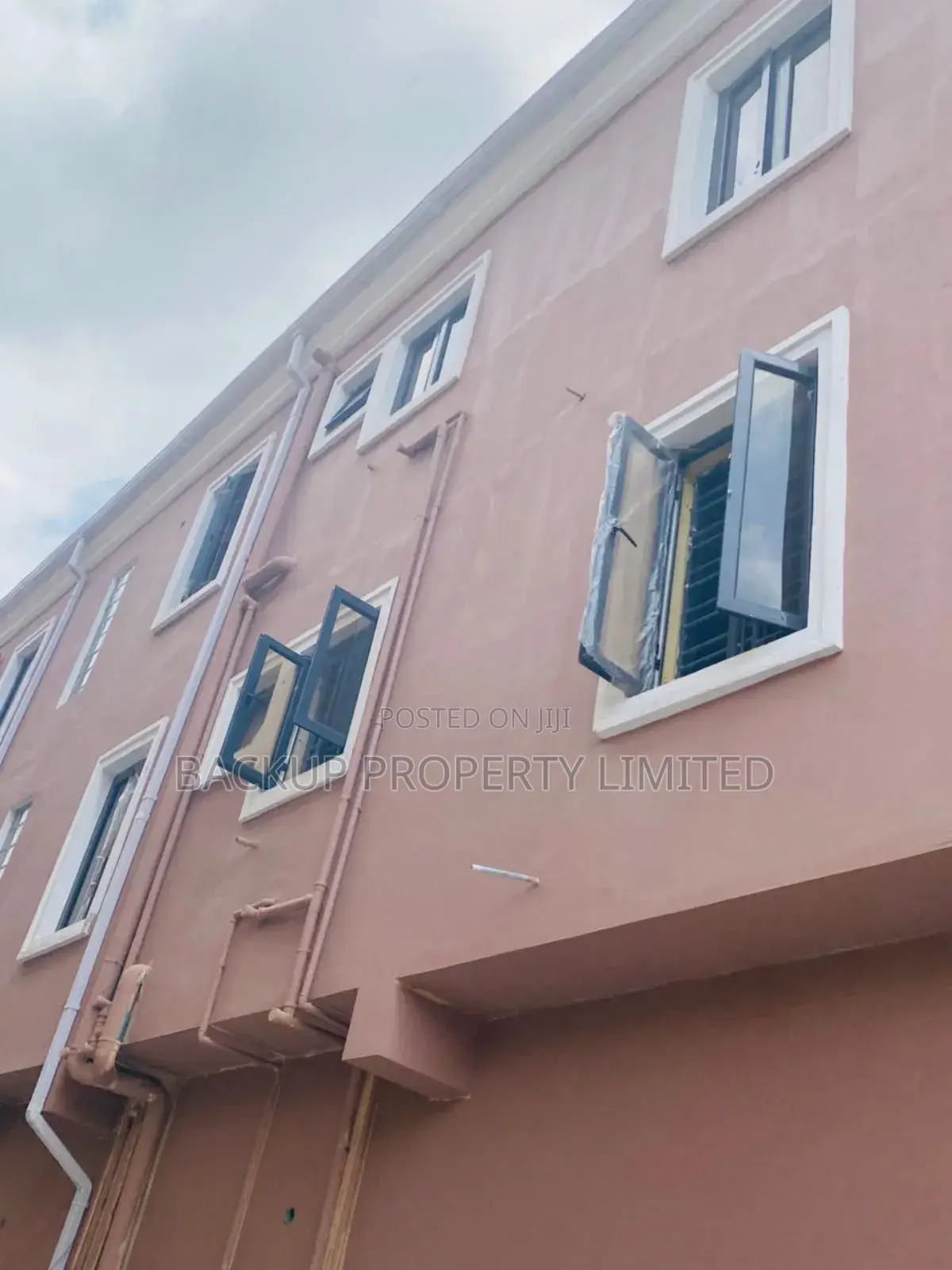 3bdrm Apartment in Bornuway, Alagomeji for rent in Alagomeji