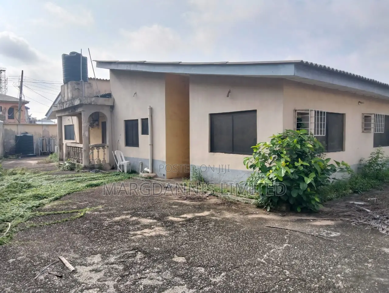 4bdrm Bungalow in Alogba Estate, Ebute for sale in Ebute