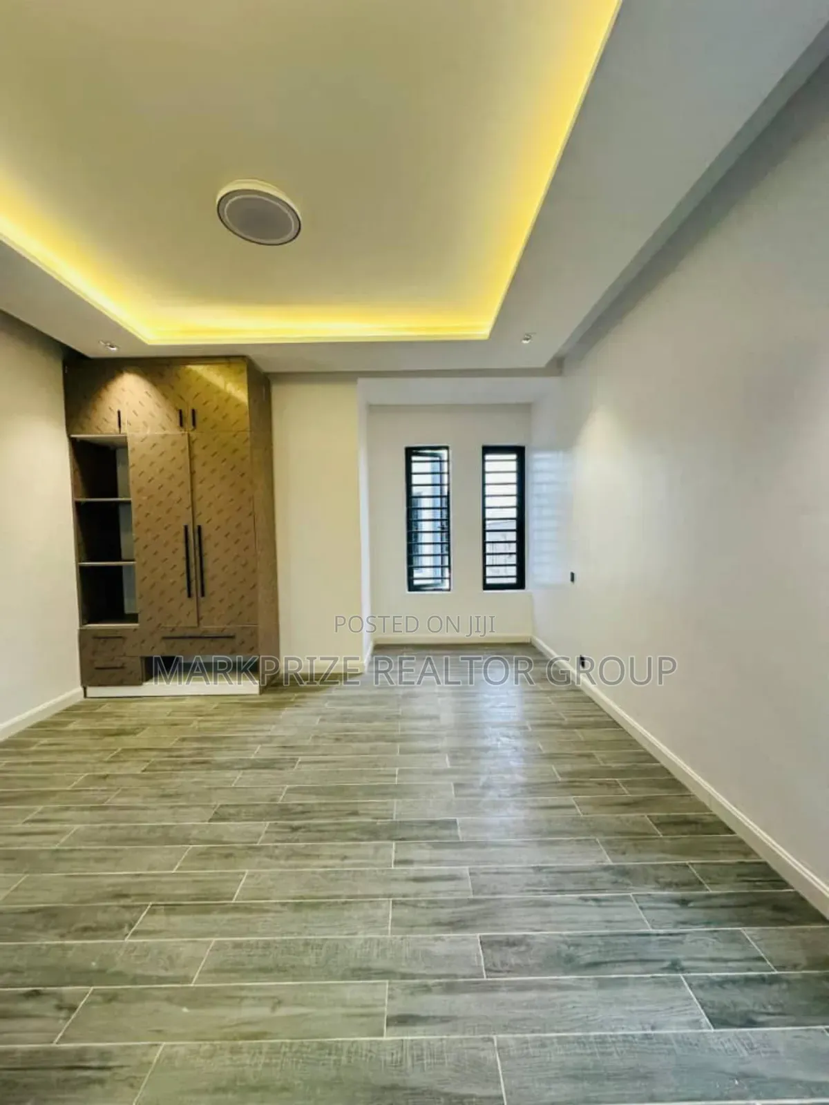 5bdrm Duplex in Adeniyi Jones for sale in Adeniyi Jones