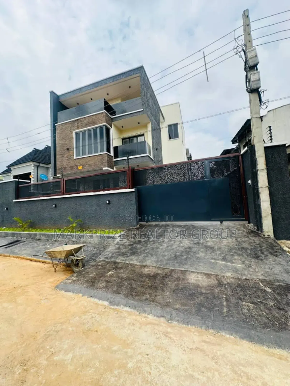 5bdrm Duplex in Adeniyi Jones for sale in Adeniyi Jones