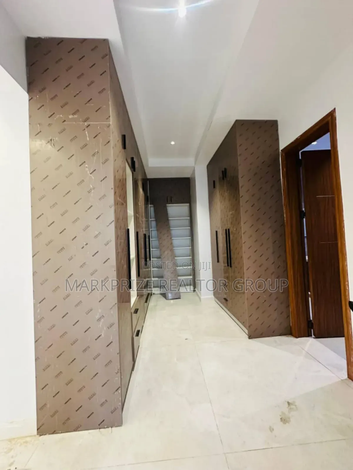 5bdrm Duplex in Adeniyi Jones for sale in Adeniyi Jones