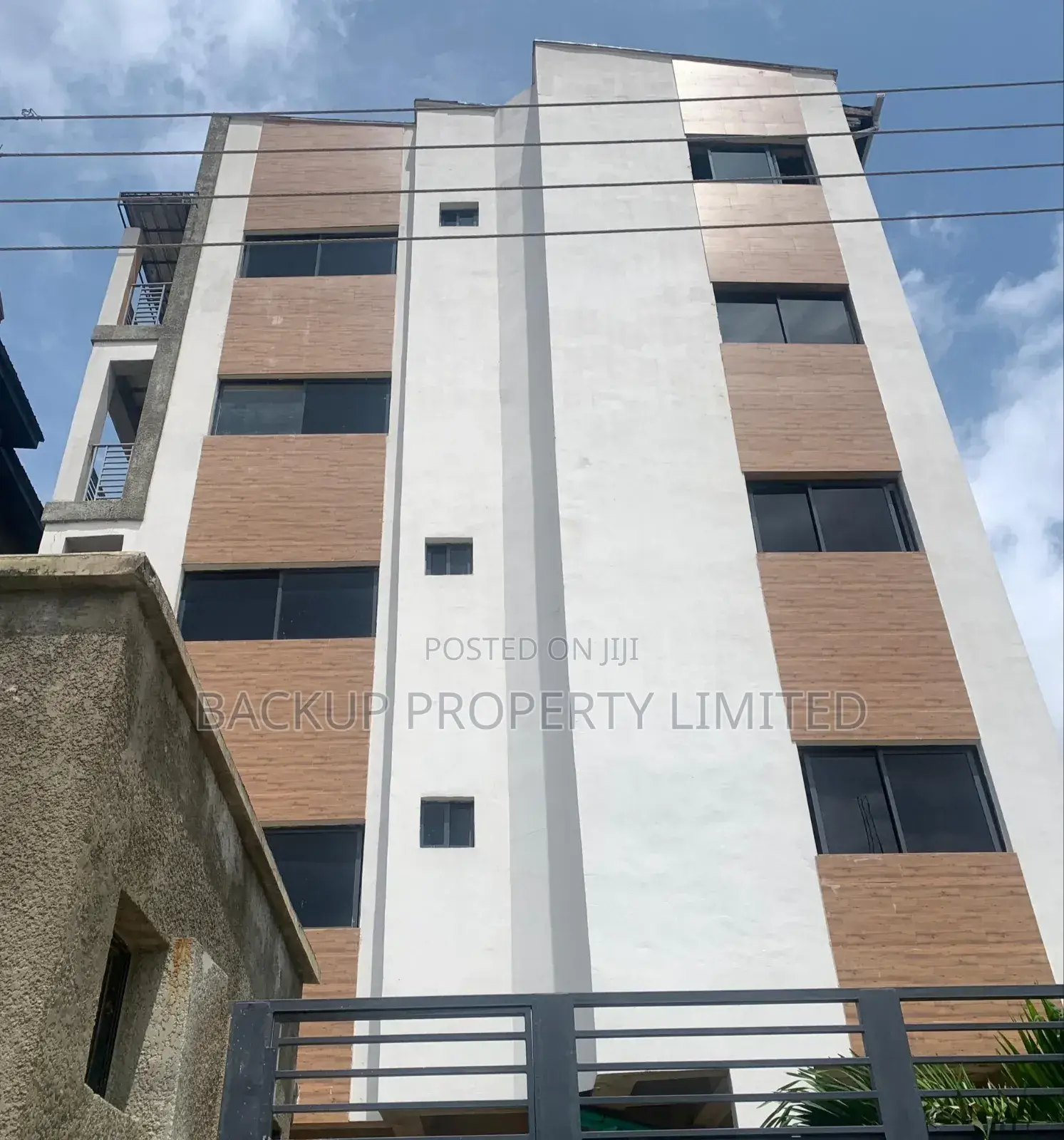 3bdrm Block of Flats in Sabo for sale in Sabo / Yaba