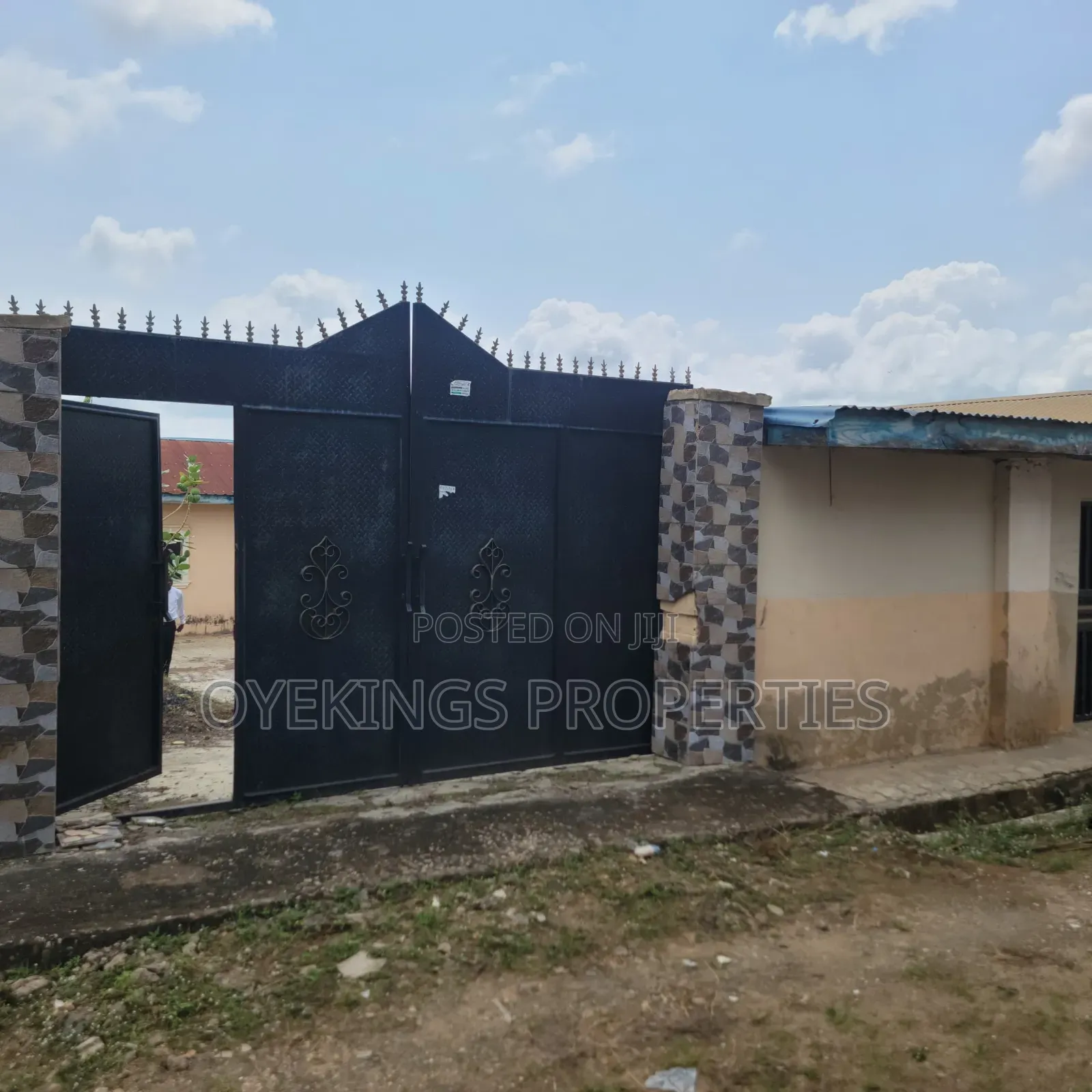 3bdrm Bungalow in Behind Bovas, Akala Express for sale in Akala Express