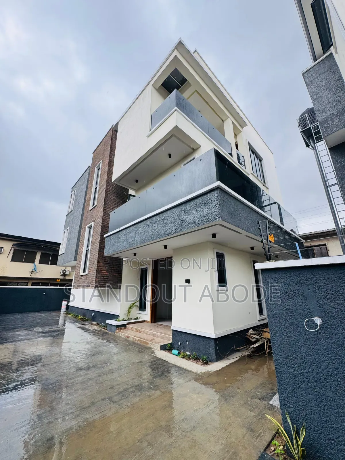 5bdrm Duplex in Inside An Estate, Adeniyi Jones for sale in Adeniyi Jones