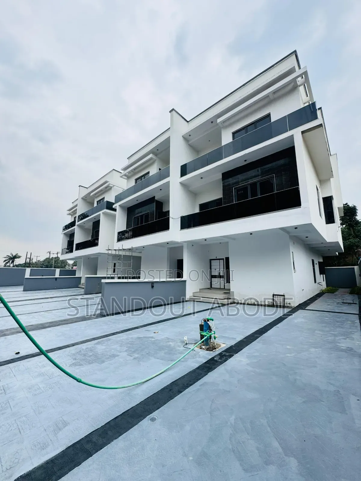 4bdrm Duplex in Inside An Estate, Ikeja GRA for sale in Ikeja GRA