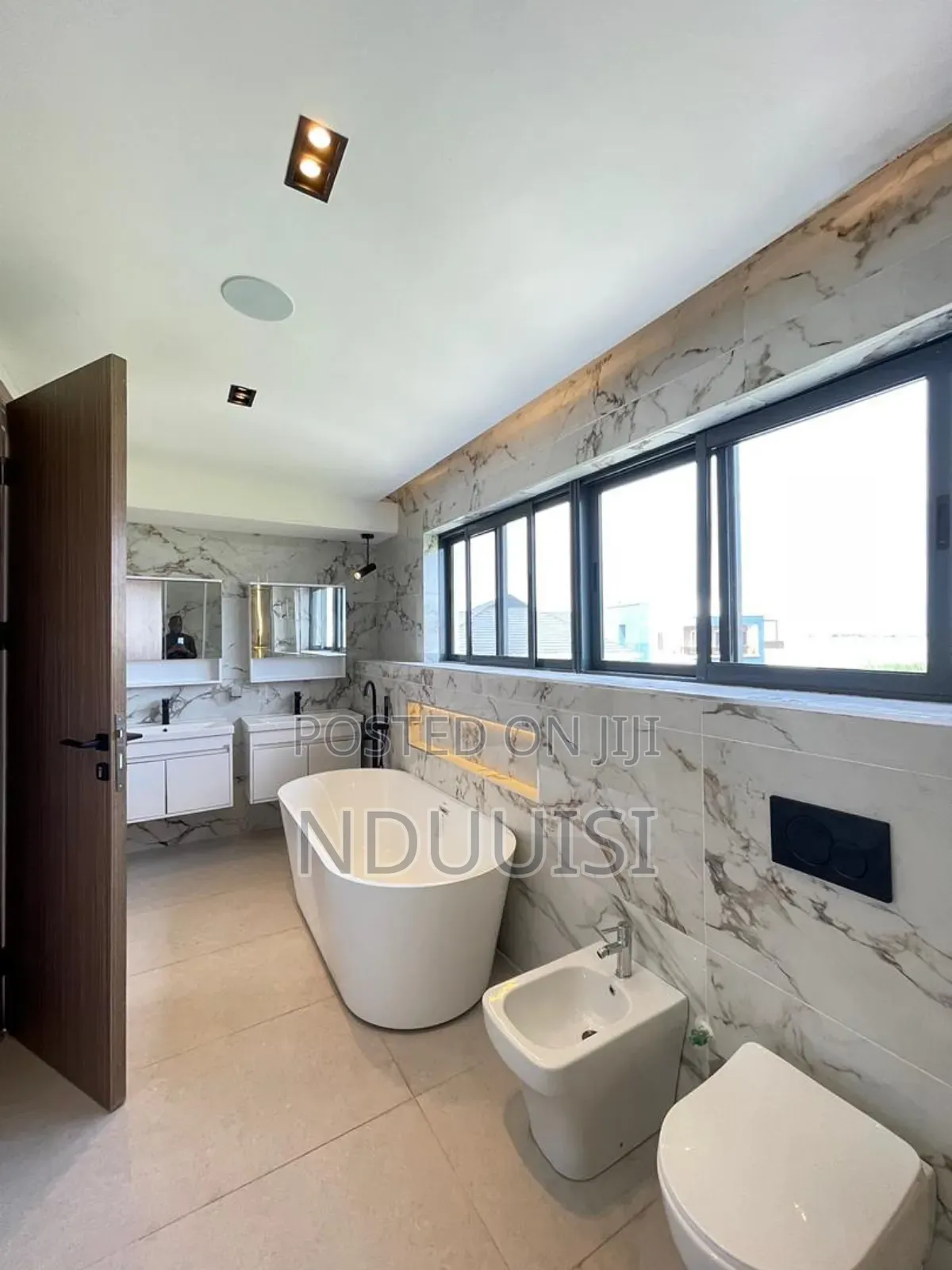 5bdrm Duplex in Ikate for sale in Ikate
