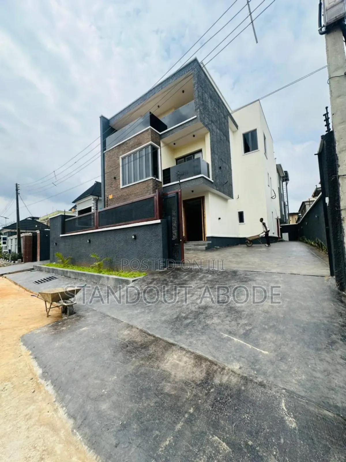 5bdrm Duplex in Inside An Estate, Adeniyi Jones for sale in Adeniyi Jones