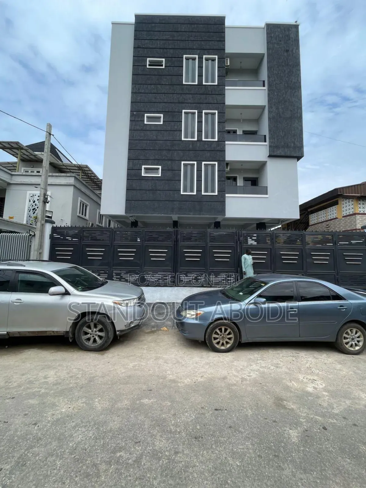 3bdrm Apartment in Inside An Estate, Yaba for sale in Yaba