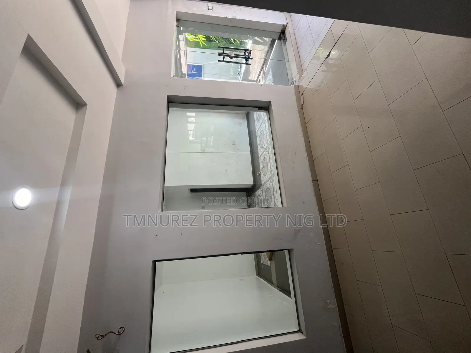 Shop to Let in Lekki Phase 1 in Lekki