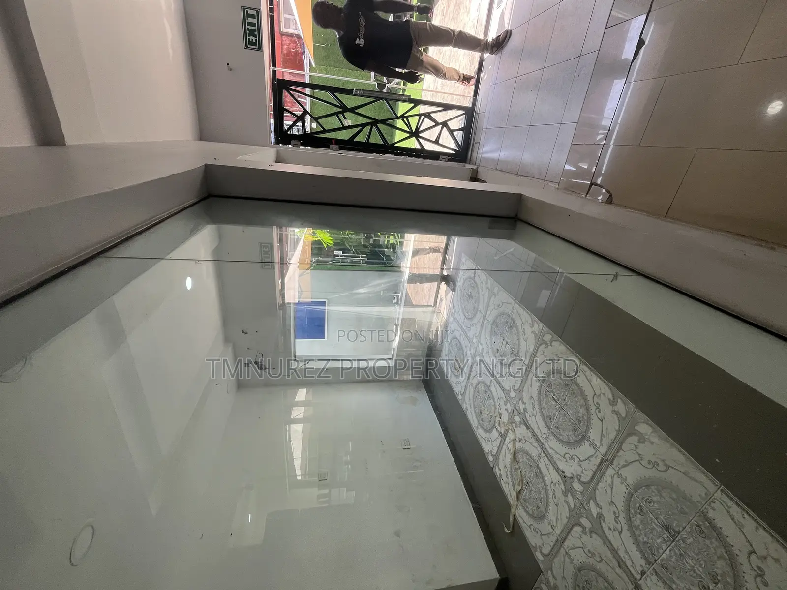 Shop to Let in Lekki Phase 1 in Lekki