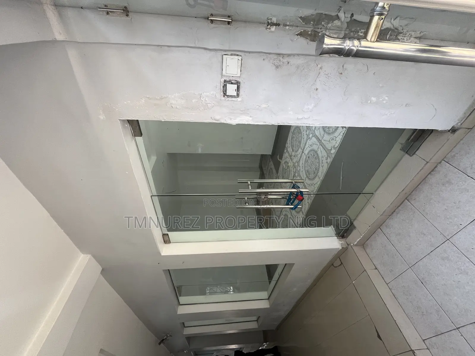 Shop to Let in Lekki Phase 1 in Lekki