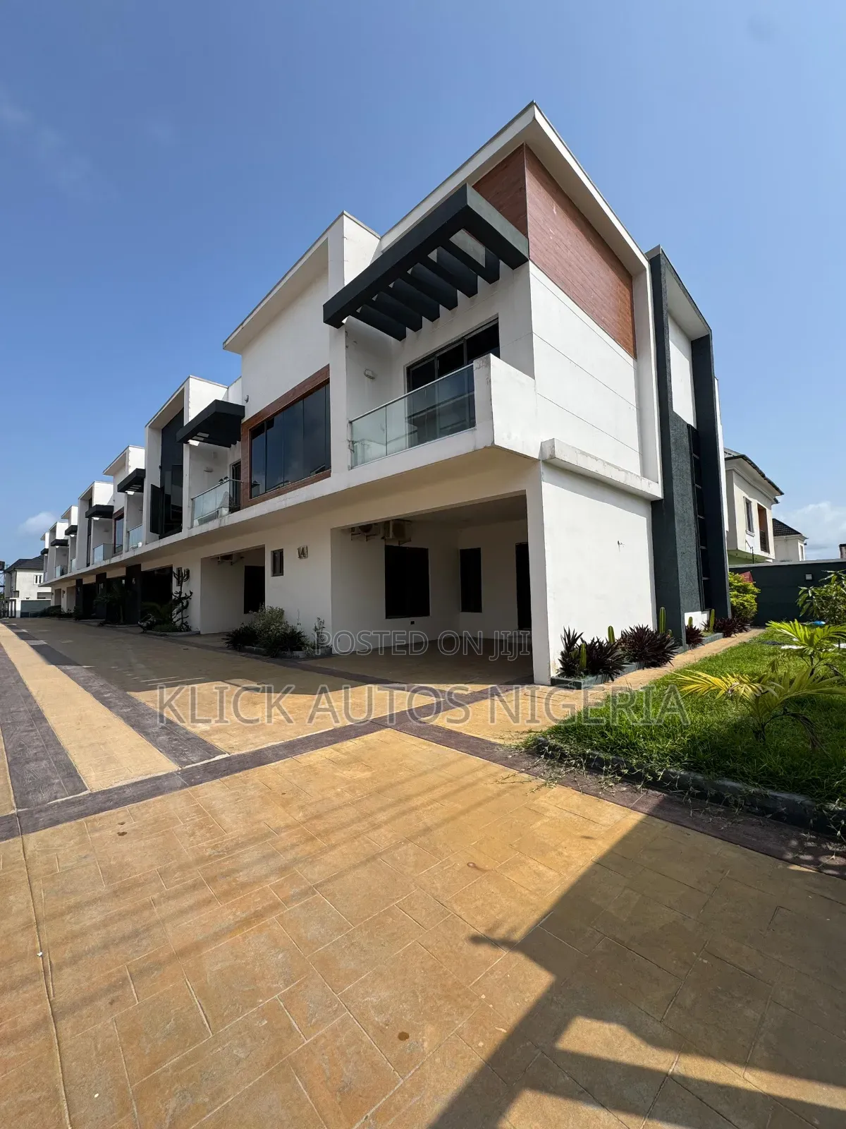 Furnished 4bdrm Duplex in Ogombo for sale in Ogombo