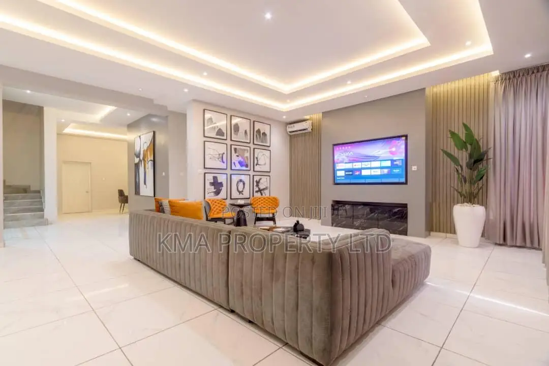 Luxurious 4 Bedroom Duplex With Snooker and Swimming Pool in Victoria Island