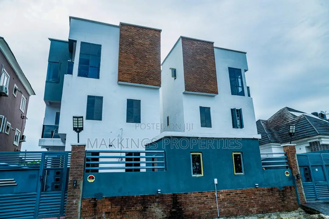 4bdrm Duplex in Thomas Estate for sale in Thomas Estate