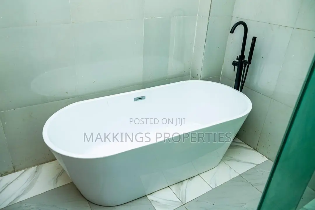 4bdrm Duplex in Thomas Estate for sale in Thomas Estate