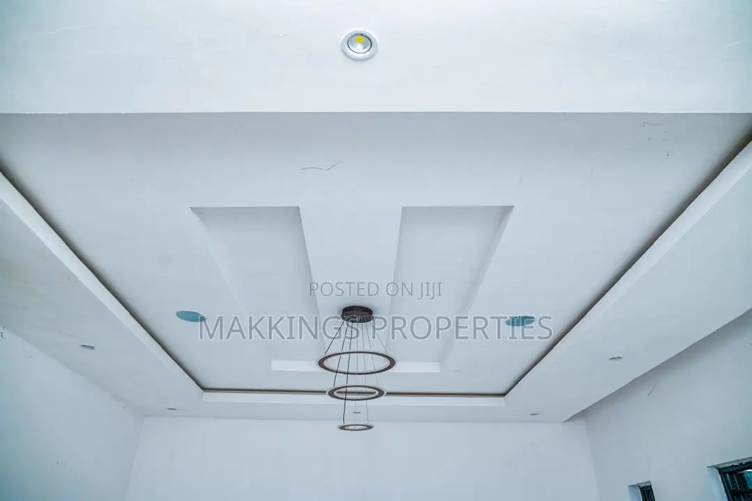 4bdrm Duplex in Thomas Estate for sale in Thomas Estate