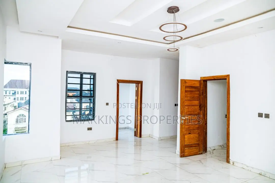 4bdrm Duplex in Thomas Estate for sale in Thomas Estate