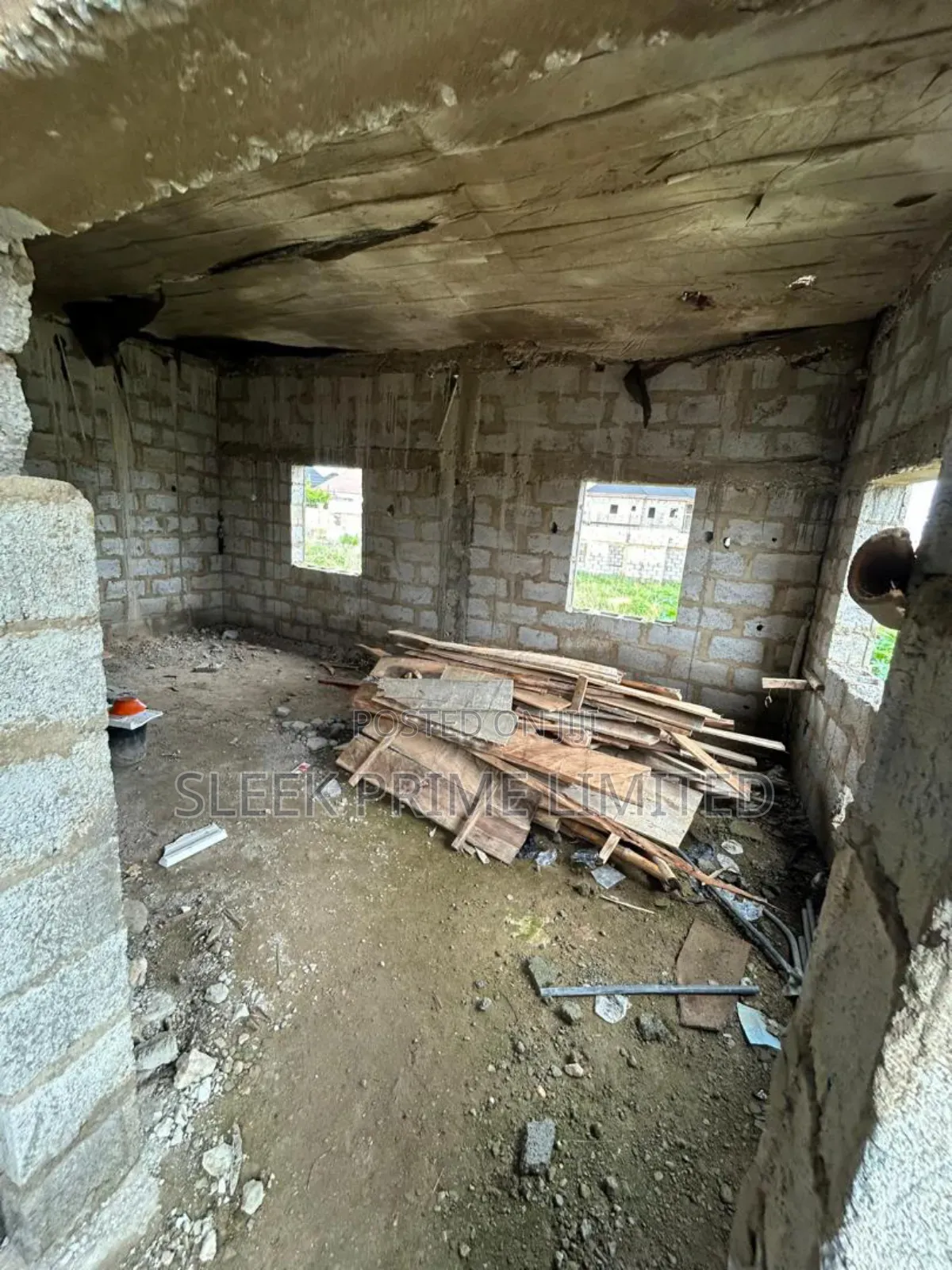 4bdrm Duplex in Lugbe District for sale in Lugbe District